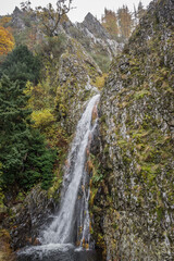 Obraz premium Poço do inferno Waterfall, beautiful autumnal landscape - Serra da Estrela Natural Park, Manteigas PORTUGAL