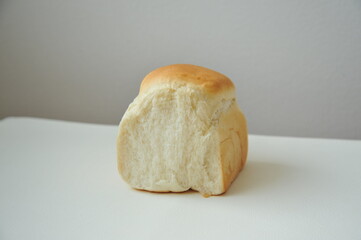 焼き立ての食パン