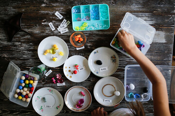 Learning color in English, homemade tutorials. Children learn colors and sort parts by color. Children play by learning the names of colors in English, matching colors. Top view. earlier development