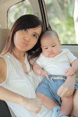 Fototapeta premium mommy act like her chubby son