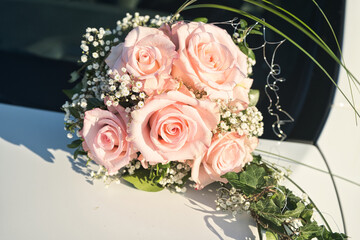 Brautstrauß mit rosa Rosen für den schönsten Tag im Leben, Hochzeit
