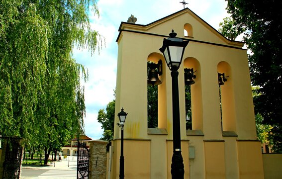 Narol, Kości&oacute;ł, Wieża, Parafia, Architektura