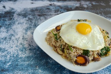 rice noodles with vegetables and sunny side up egg