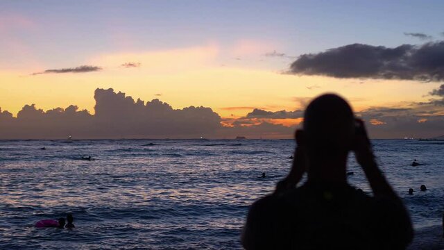Taking picture of sunset over the ocean in Hawaii in 4k slow motion 60fps
