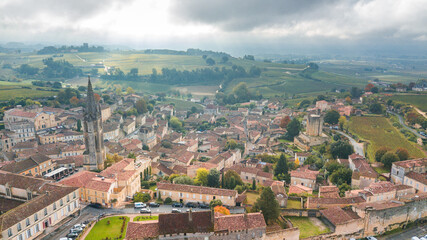 Obraz premium aerial view of saint emilion town, France