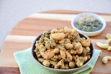 Tahini coated cashew, sunflower seed and pumpkin seeds