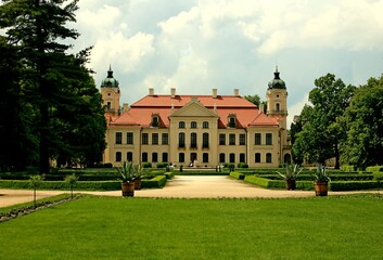 Fototapeta na wymiar Pałac Zamek Zabytek, Park Architektura