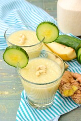 Cucumber pear juice with ginger, cashew nuts and coconut water