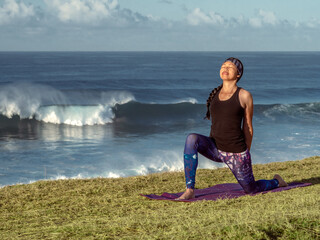 Fototapeta na wymiar Yoga in front of the sea