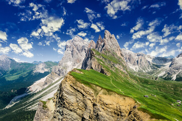 Fototapeta na wymiar Gruppo delle Odle, view from Seceda. Puez Odle massif in Dolomites mountains, Italy, South Tyrol Alps, Alto Adige, Val Gardena, Geislergruppe