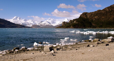 Fototapeta na wymiar Plage glacier Marinelli, Canaux de Magellan, Patagonie, Chili