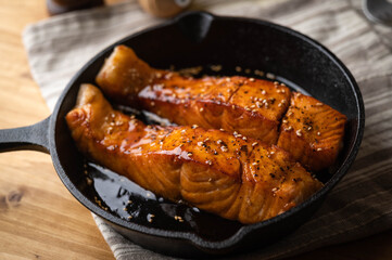 Fototapeta premium cooked salmon teriyaki on skillet pan