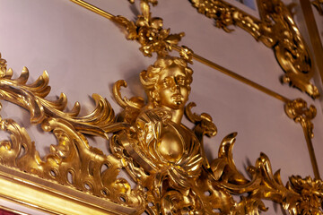 Female bust. Wood gilded carving