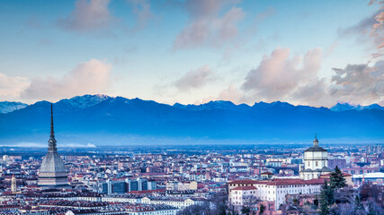 Obraz premium Turin panoramic skyline at sunset with Alps in background
