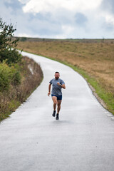 Obraz premium young man running on country road