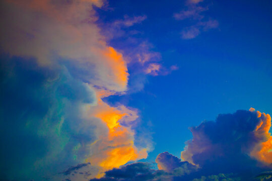 nubes rojas amarillas 