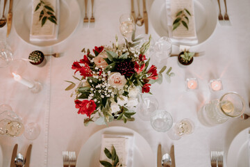 Luxurious wedding table setting. Luxurious wedding hall.
