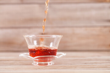 Pour black tea into the glass