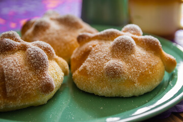 Plato de pan de muerto para día de muertos festividad mexicana folclor tradicional hispanidad