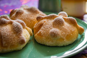 Plato de pan de muerto para día de muertos festividad mexicana folclor tradicional hispanidad