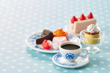 精巧に作られているミニチュア食品---デザート