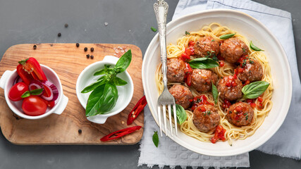 Meatballs with tomato sauce and spaghetti