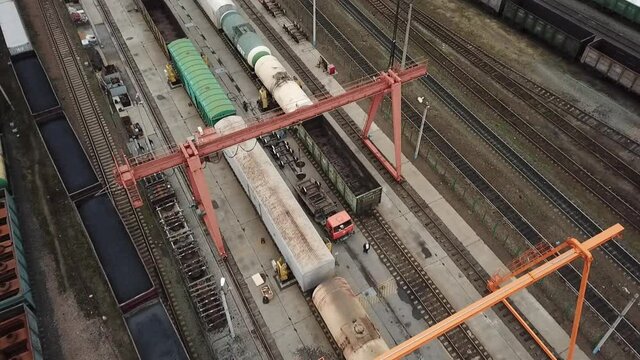 loading of wagon wheels by crane