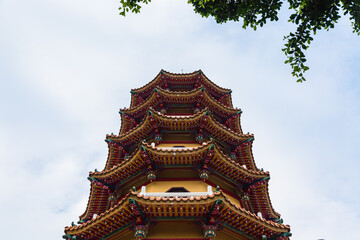 台湾　高雄の龍虎塔
