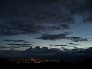 Obraz premium Time lapse of clouds over city