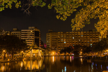 台湾　台中の台中公園にある湖心亭と夜景