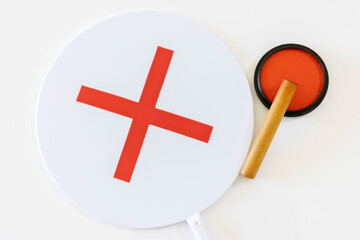 ハンコと朱肉とマルバツプレート