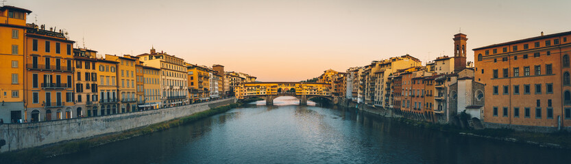 Panorama auf dem Fluss Arno in Florenz, Italien