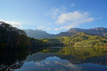 Naklejka na ściany i meble A pond that reflects trees and mountains like a mirror. At dusk. Beautiful scenery of Japan.