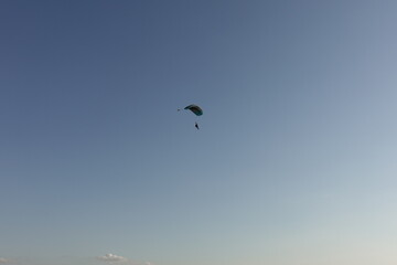 Fototapeta na wymiar parachute jumping
