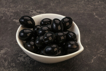 Black olives in the bowl