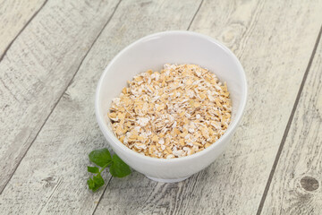 Raw oats in the bowl