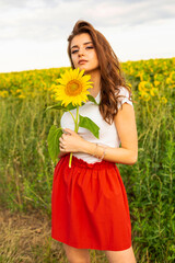 Naklejka na ściany i meble woman in the sunflower field
