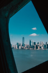 Fototapeta na wymiar Foto de las vistas desde arriba de la Estatua de la Libertad sobre el skyline de Manhattan, Nueva York