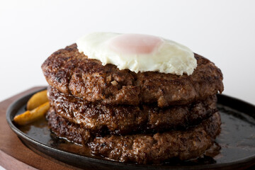 デカ盛りハンバーグ