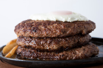 デカ盛りハンバーグ