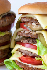 デカ盛りハンバーガー