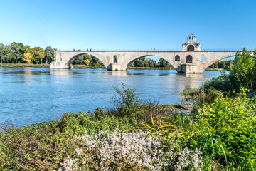 Pont d'Avignon
On y danse, on y danse