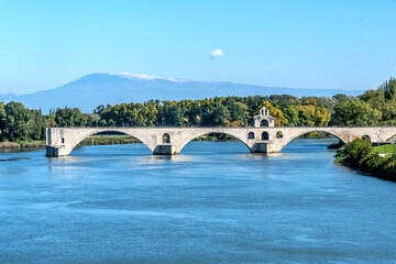 Pont d'Avignon
On y danse, on y danse