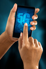 a woman finger connect to 5G network on a smart phone