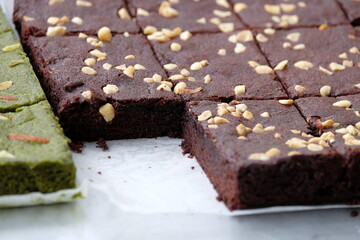 Dessert, green tea cake and brownie cake For snacking or with coffee	
