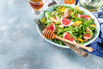 Autumn fig and arugula salad