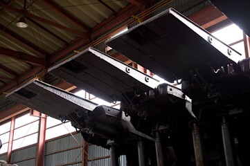 赤平炭鉱　旧自走枠整備工場　炭鉱採掘機械自走枠　天板抑え支持機構