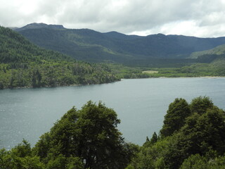 Fototapeta na wymiar Vista del lago