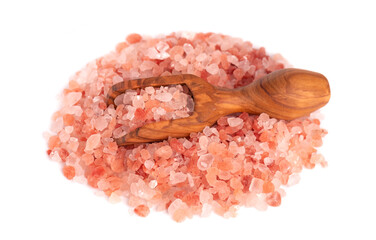Fototapeta na wymiar Himalayan pink salt in wooden scoop, isolated on white background. Himalayan pink salt in crystals.