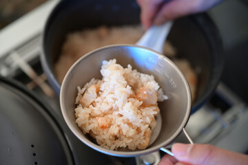キャンプ飯　鯛の炊き込みご飯